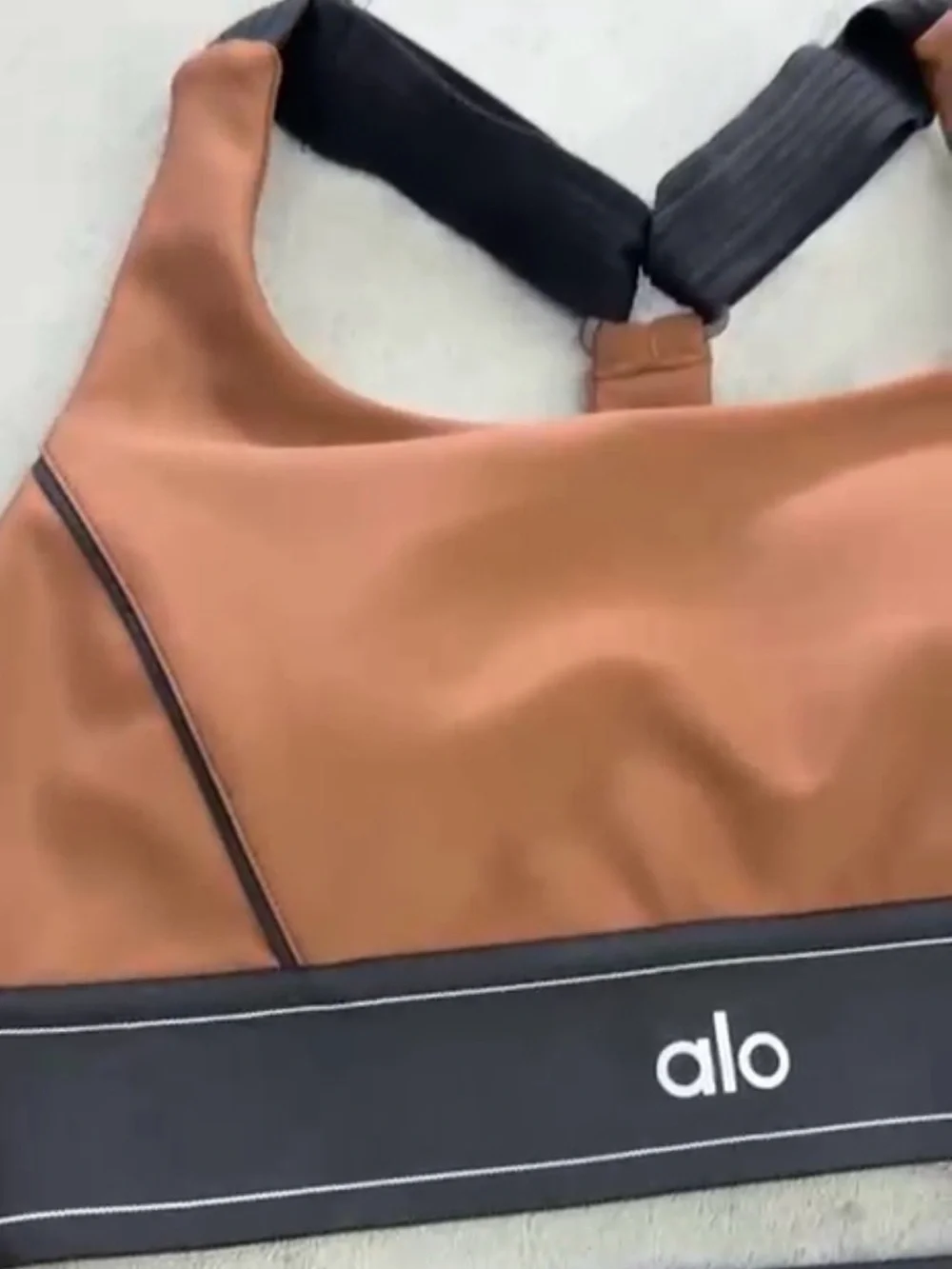 ALO Yoga Brown High-Waist Legging and Racerback Sports Bra Set - Picture 2 of 6